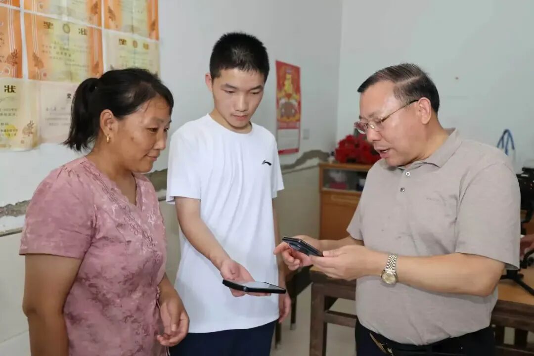 简篇 - 盛夏走访暖洪泽 助学赋能启新程