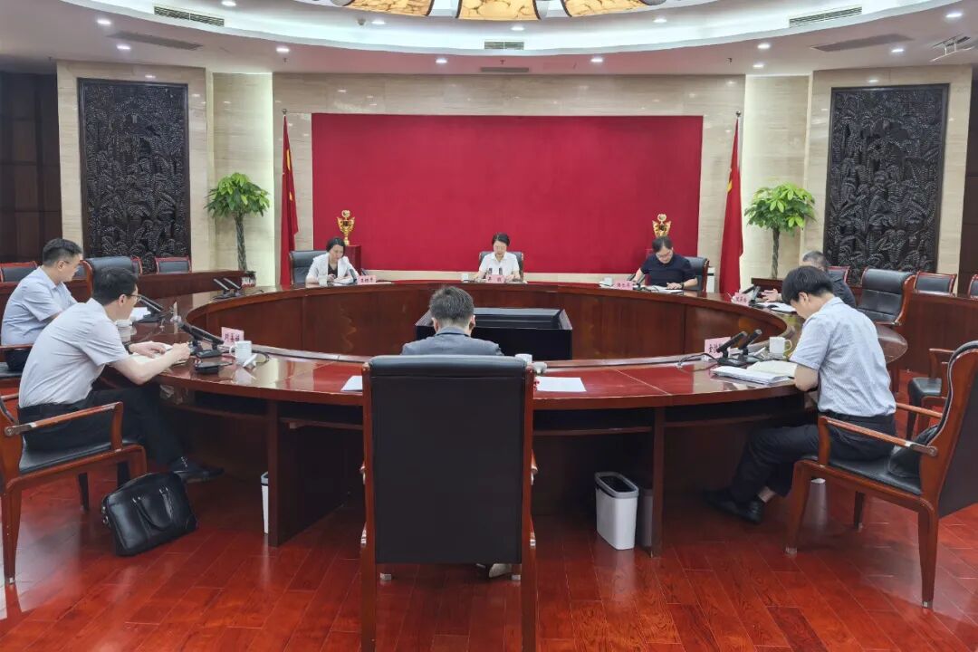我区召开服务业高质量发展座谈会_副本.jpg