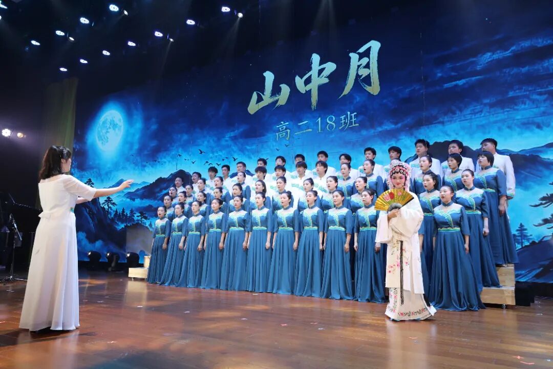 高二18 山中月.JPG