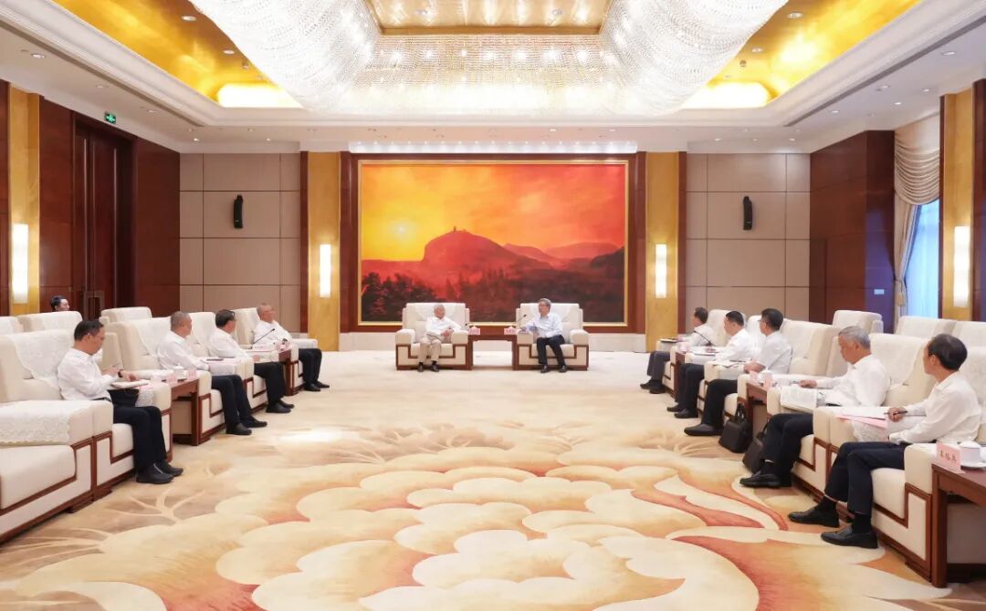 吴书记会见华峰集团董事局主席尤小平一行(17947192)-20260608180226.jpg